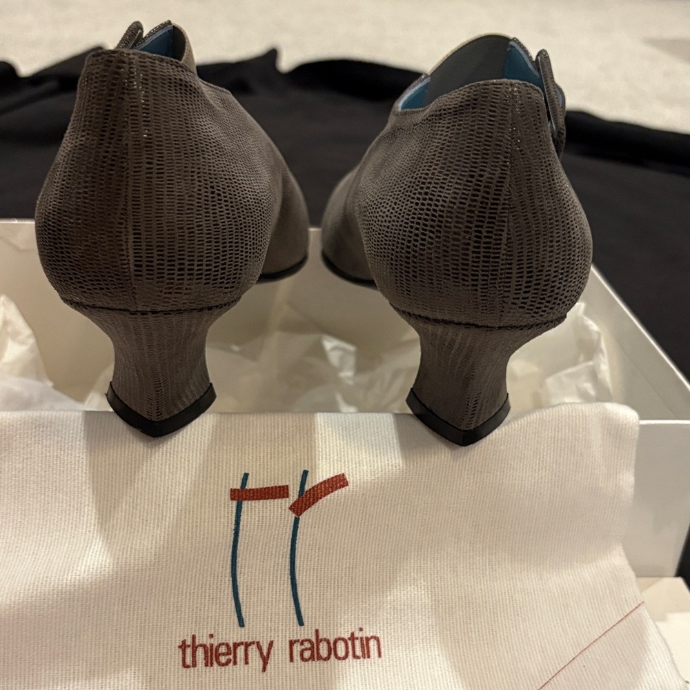 Thierry Rabotin Textured Gray Heels - Picture 5 of 16